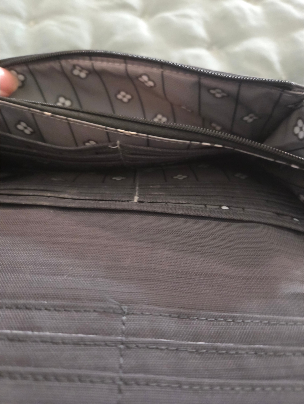LUG Throttle Classic Quilted Wallet With Buckle Closure - Picture 10 of 16